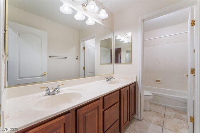 6121 Molly Malone Ct in Las Vegas, NV - Building Photo - Building Photo