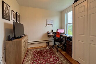 163 Trenton St, Unit 3 in Boston, MA - Foto de edificio - Building Photo