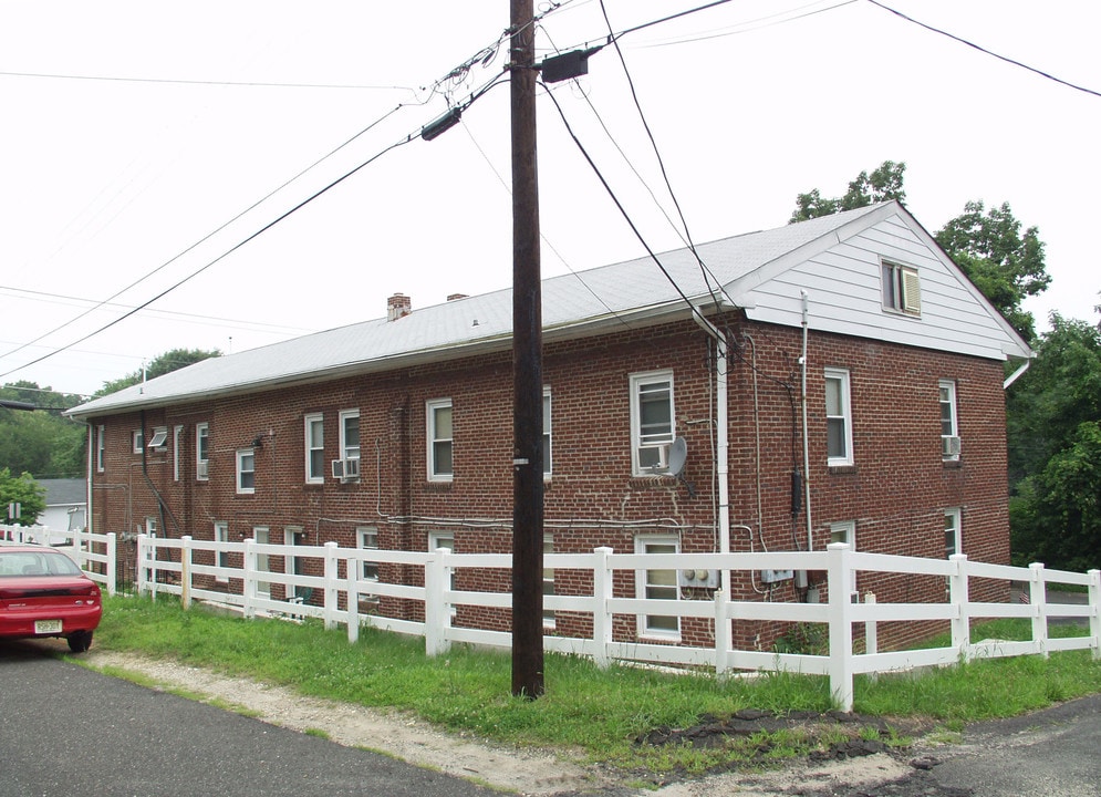 209 Erial Rd in Pine Hill, NJ - Foto de edificio