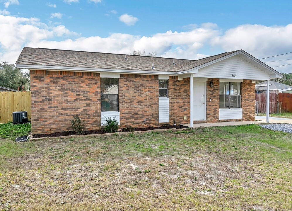 505 Cypress St in Mary Esther, FL - Building Photo