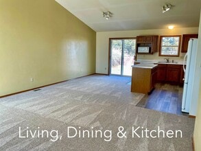 720 Deerfield Cir in Valley Center, KS - Building Photo - Building Photo