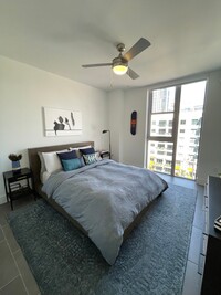 341 NE 35th St, Unit A2 in Miami, FL - Foto de edificio - Building Photo