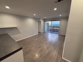 7531 Hampton Ave, Unit 205 in West Hollywood, CA - Building Photo - Building Photo