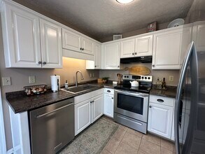 1008 Hunt Ct W in Pleasant View, TN - Building Photo - Building Photo