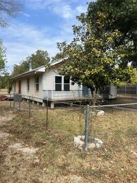 115 Hickman St in Liberty Hill, TX - Foto de edificio - Building Photo