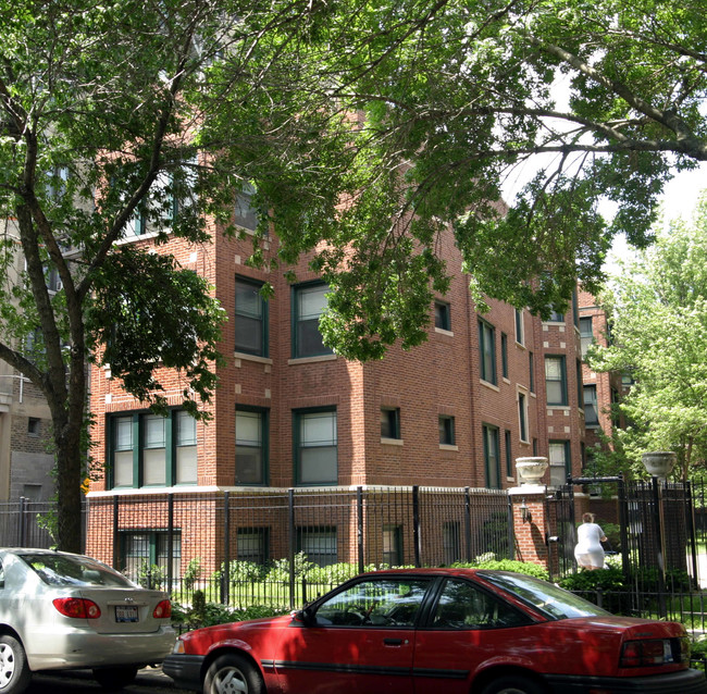 1136 W Pratt Blvd in Chicago, IL - Building Photo - Building Photo