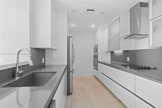 251 Crandon Blvd in Key Biscayne, FL - Building Photo - Building Photo