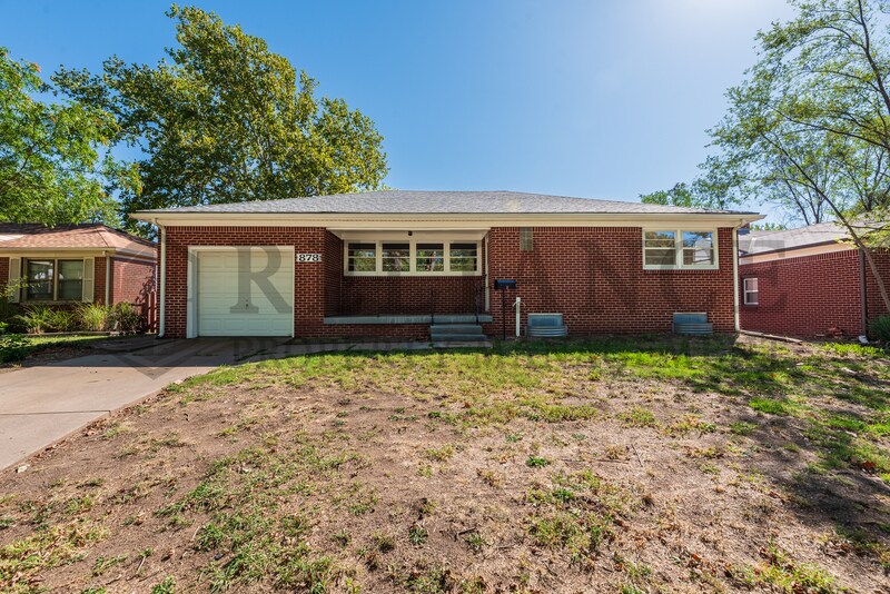878 S Fabrique Dr in Wichita, KS - Building Photo