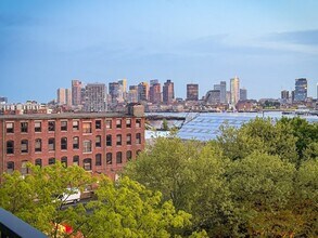 301 Border St in Boston, MA - Building Photo - Building Photo