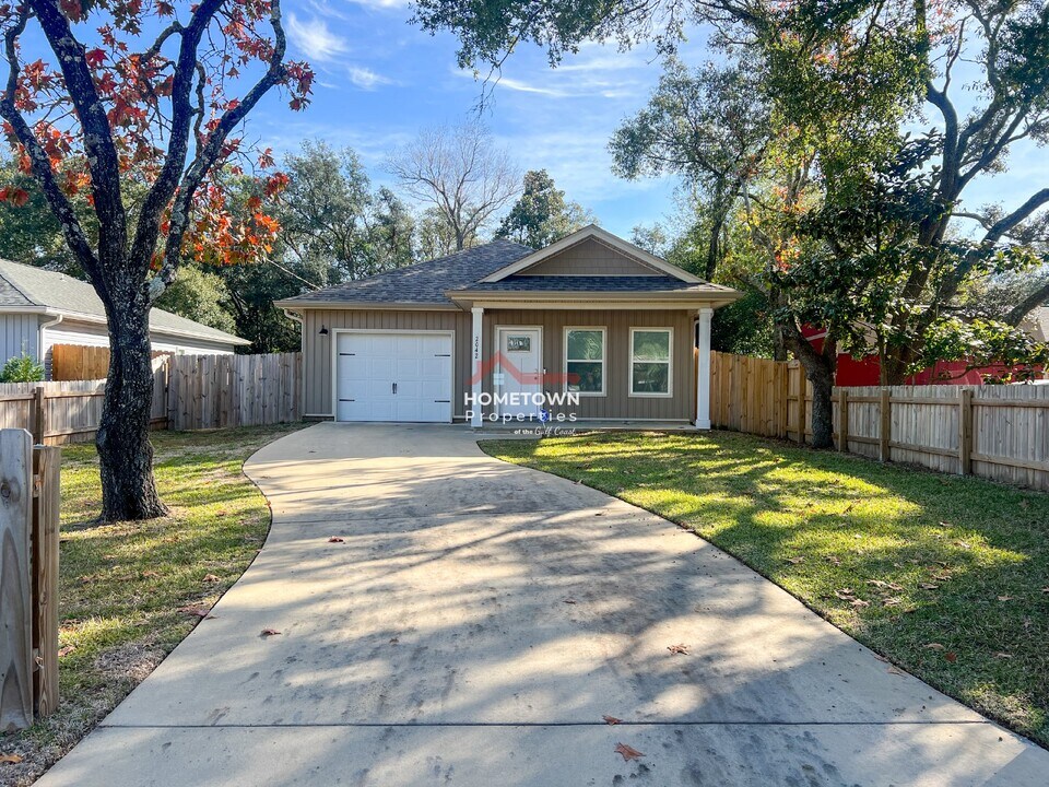 2042 Americus Ave in Pensacola, FL - Building Photo