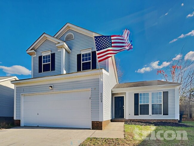 2009 Fort Manden Dr in Monroe, NC - Foto de edificio - Building Photo