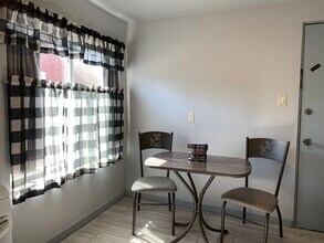 2014 Davis Ave, Unit 1st fl in Whiting, IN - Building Photo - Building Photo