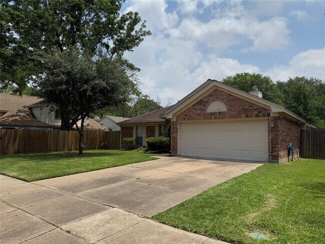10906 Rustling Winds Dr in Houston, TX - Building Photo - Building Photo