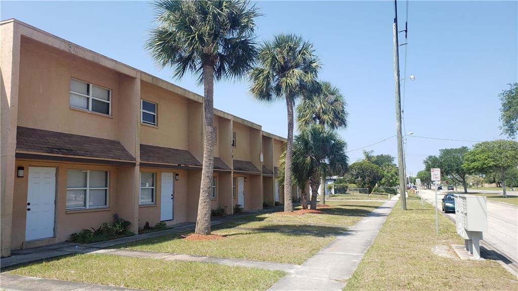 825 E University Blvd-Unit -104 in Melbourne, FL - Foto de edificio