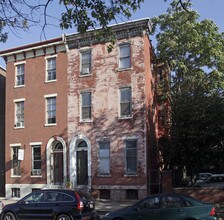 2121 Spring Garden St in Philadelphia, PA - Foto de edificio - Building Photo