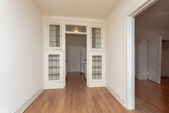 Devonshire in Milwaukee, WI - Building Photo - Interior Photo