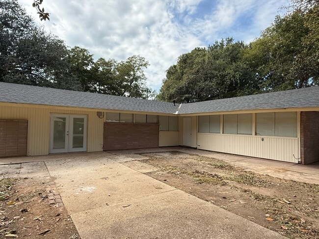 property at 294 Warriner Ave