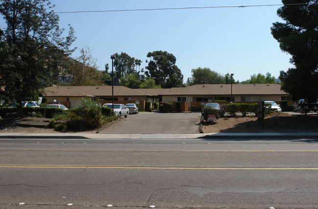 1053 E Washington Ave in El Cajon, CA - Building Photo - Building Photo