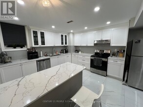 22 Elderslie Cres in Vaughan, ON - Building Photo - Building Photo