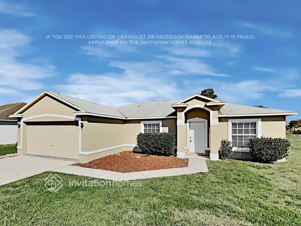 2901 W Huron Dr in Deltona, FL - Building Photo