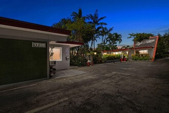 1739 Washington St, Unit ID1239393P in Hollywood, FL - Foto de edificio - Building Photo