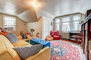 692 Gladstone Ave in Baltimore, MD - Building Photo