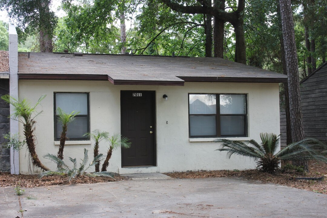 7011 SW 17th Pl in Gainesville, FL - Foto de edificio