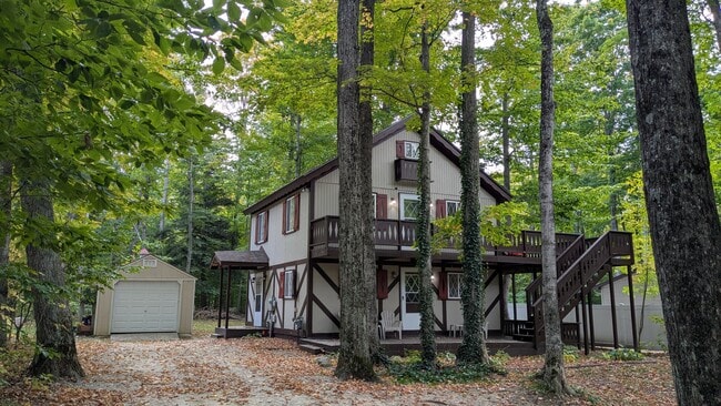 property at 2552 E Birch Ct