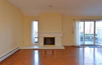 16 Heritage Vlg in Southbury, CT - Building Photo - Building Photo
