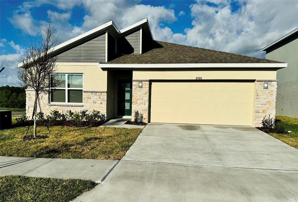 9795 Crescent Ray Dr in Wesley Chapel, FL - Building Photo
