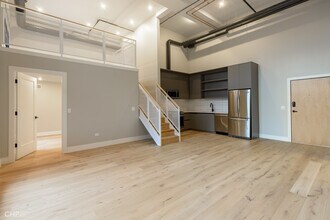 729 N Sangamon St, Unit 309 in Chicago, IL - Building Photo - Building Photo