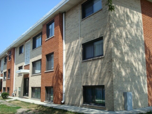 3810 N 25th Ave in Schiller Park, IL - Building Photo