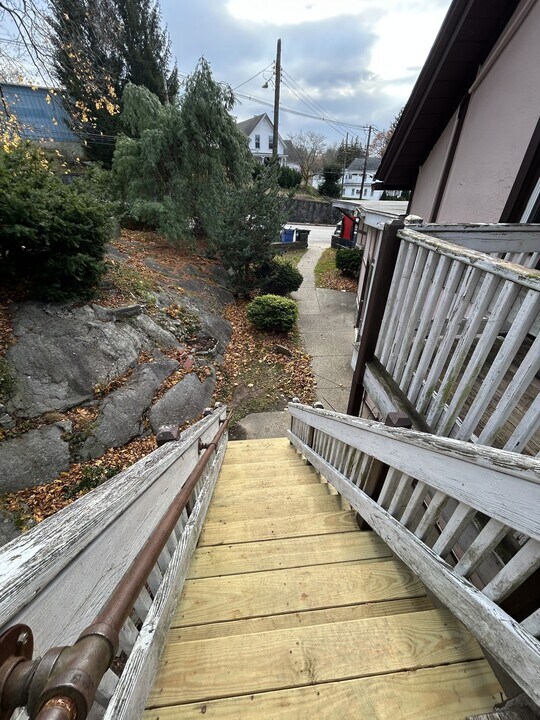 126 Boswell Ave in Norwich, CT - Building Photo