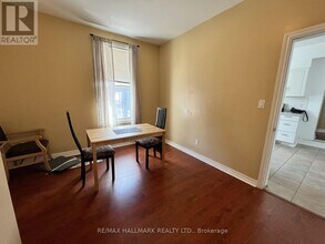 374 Dundas St E in Toronto, ON - Building Photo - Building Photo
