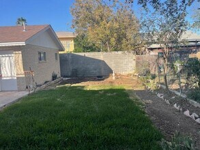 1704 Garfield St-Unit -REAR in Laredo, TX - Building Photo - Building Photo