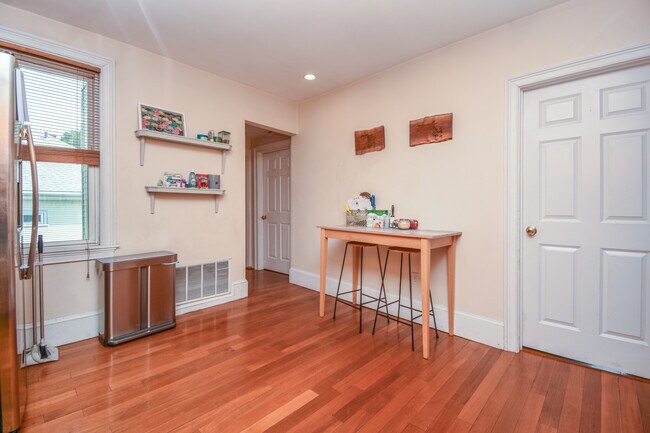 431 Faneuil St, Unit #2C in Boston, MA - Building Photo - Building Photo