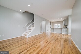 252 Hemingway Dr in Gaithersburg, MD - Building Photo - Building Photo