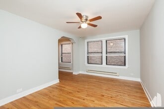 533 W Roscoe St, Unit #408 in Chicago, IL - Building Photo - Building Photo