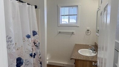 8656 W Business Pk Dr in Wasilla, AK - Building Photo - Building Photo