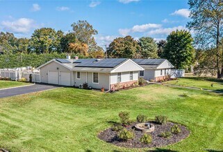 11 Onyx Dr in Stony Brook, NY - Building Photo - Building Photo