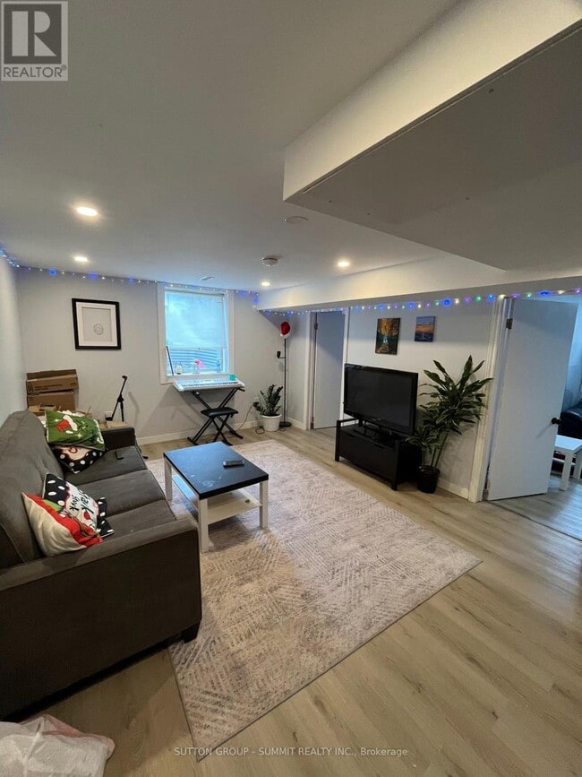 1587 Bothwell Ave in Mississauga, ON - Building Photo - Building Photo