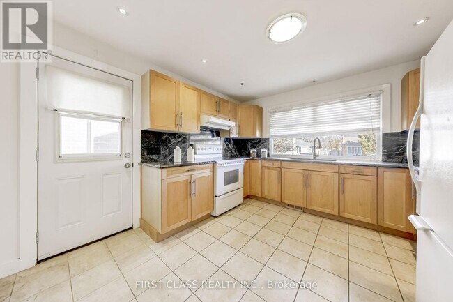 12 Cartier Crescent in Richmond Hill, ON - Building Photo - Building Photo