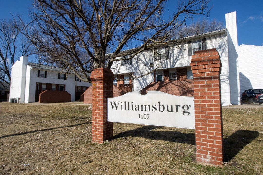 1407 Paris Rd in Columbia, MO - Building Photo