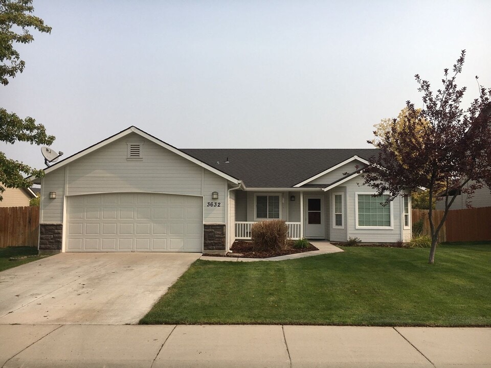 3632 S Raintree Dr in Nampa, ID - Building Photo
