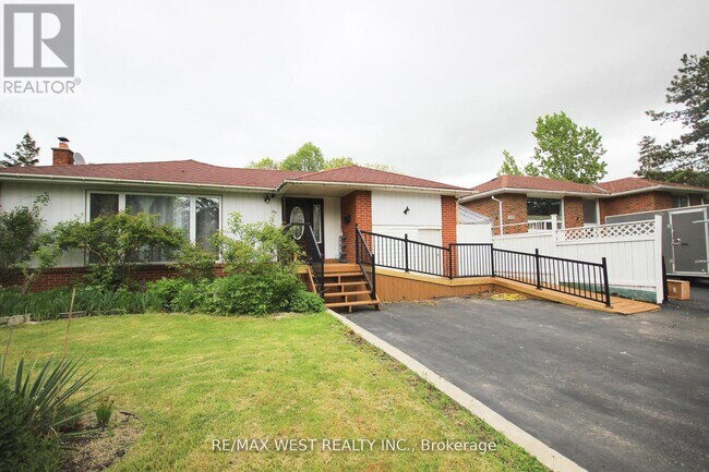 103 Dearbourne Blvd in Brampton, ON - Building Photo - Building Photo