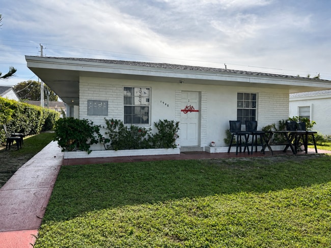 1948 NE 172nd St, Unit 3, Unit 3