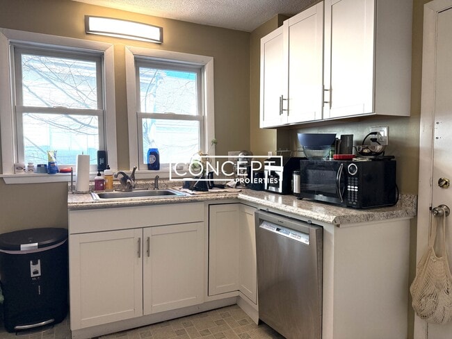 44 Day St, Unit 2 in Boston, MA - Building Photo - Building Photo