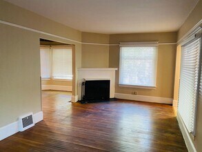 325 SE 27th Ave in Portland, OR - Building Photo - Building Photo