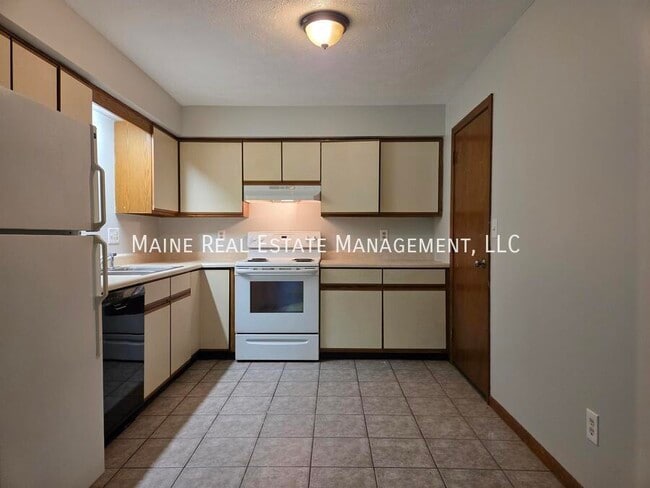 4 Hartley St in Lewiston, ME - Building Photo - Building Photo