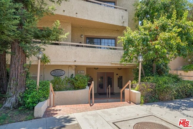 14630 Dickens St in Los Angeles, CA - Building Photo - Building Photo